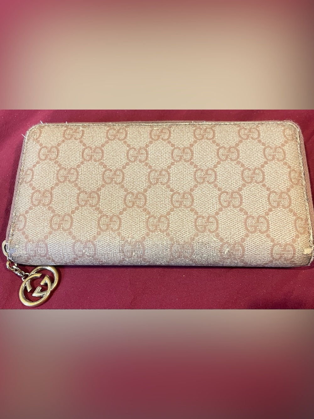 Gucci Beige GG Zip-Around Wallet with Gold Charm - Picture 3 of 15